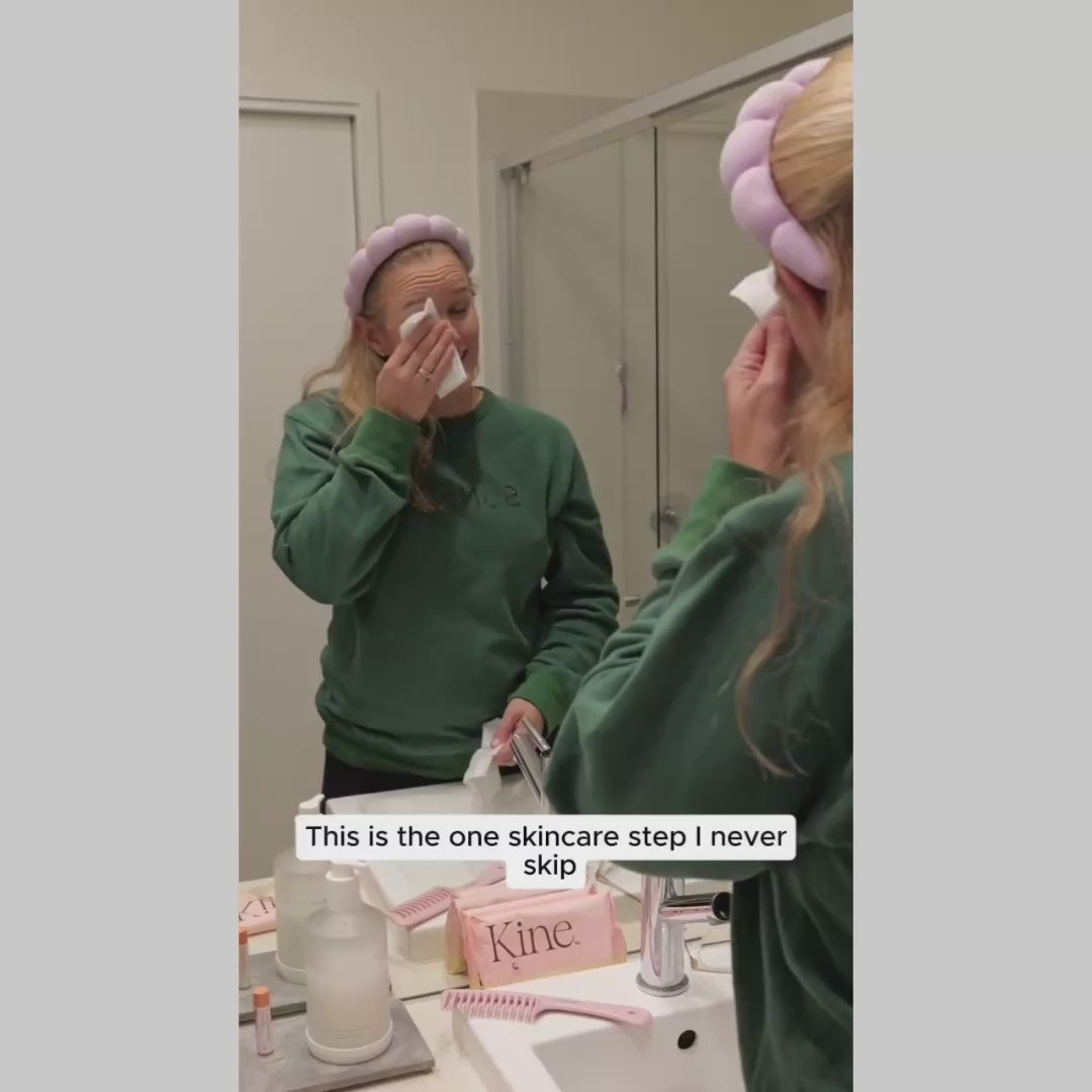 Plastic free makeup remover wipes by Kine